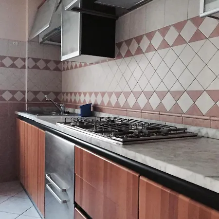 House Center Apartment *